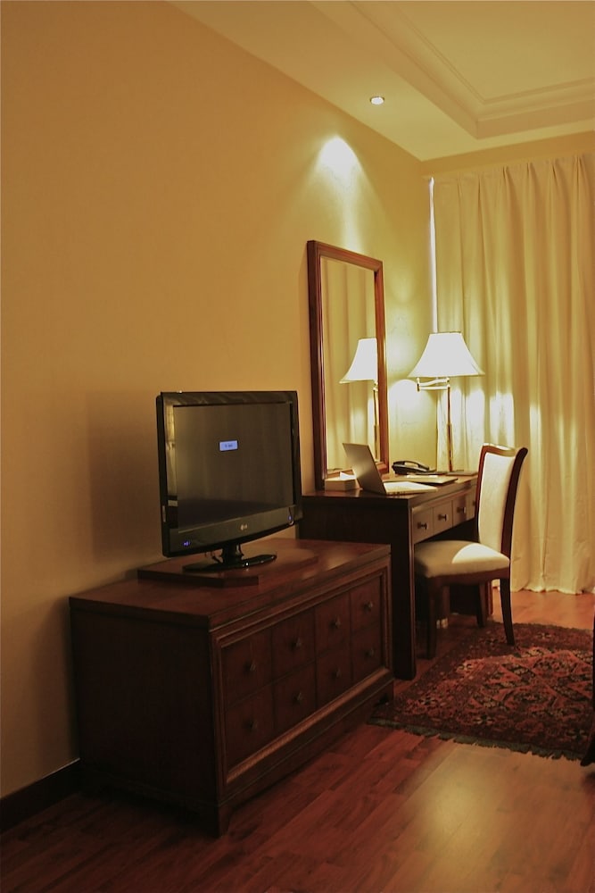 Family Suite, 1 King Bed photo 2