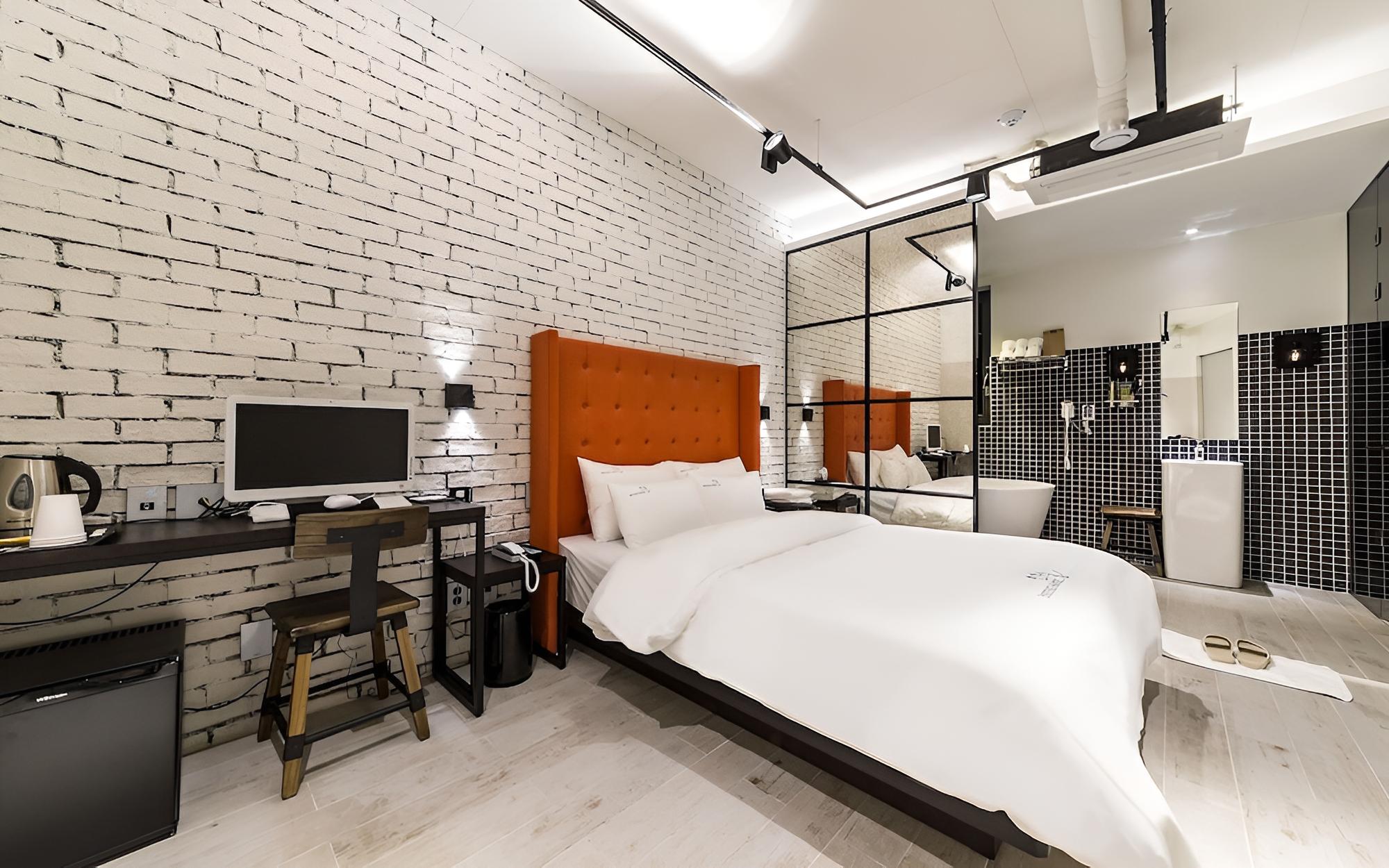 Room (Standard room) - Photo 11