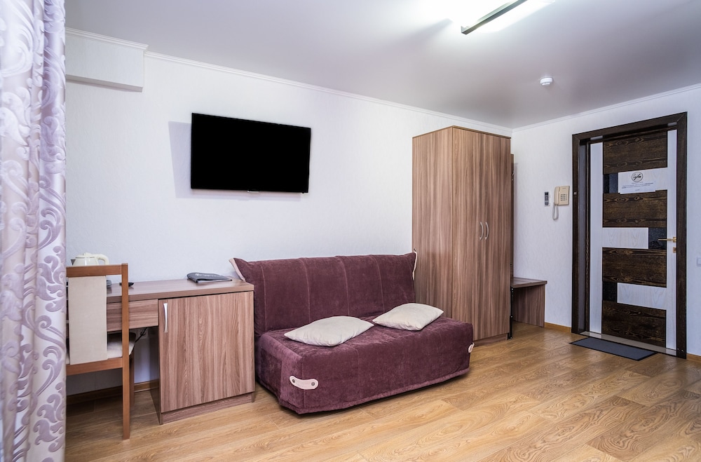 Standard Double or Twin room (Basement, ceiling height 235 cm) photo 3