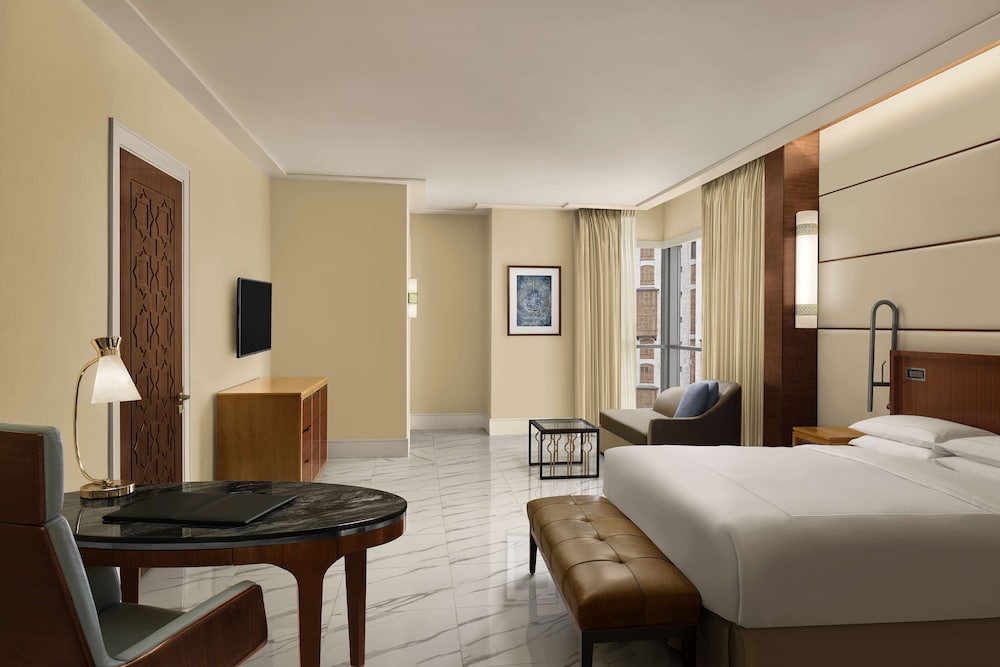 Room, 1 King Bed, Non Smoking thumbnail 5