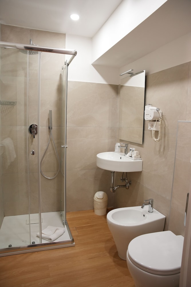 Standard Room - Photo 6