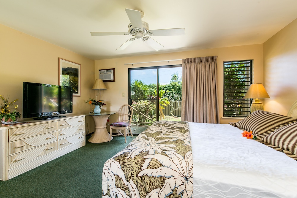 Standard Room, 1 King Bed, Lanai, Mountain View (No Resort Fee, Free Breakfast) - Photo 4
