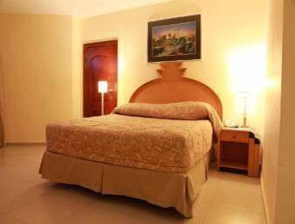 Luxury King Room - Photo 6