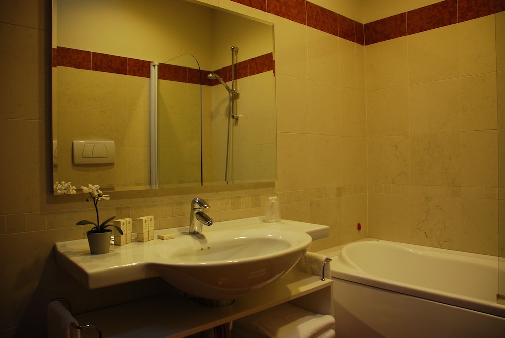 Junior Suite (Single Use)