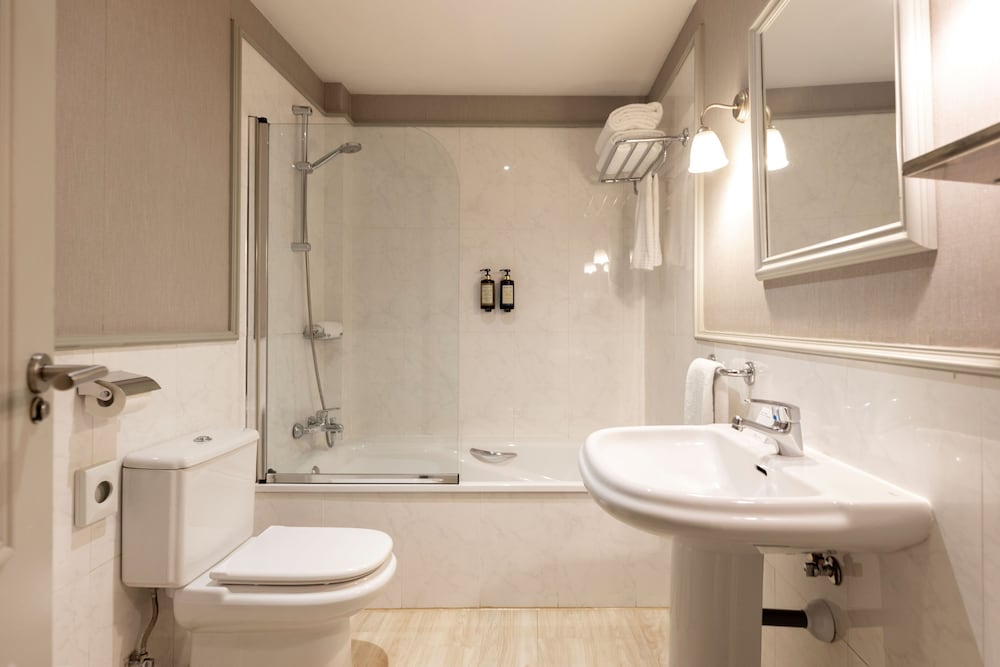 Standard Double or Twin Room photo 2