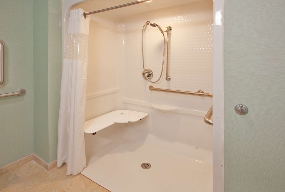 Room, 1 King Bed, Accessible - Photo 5