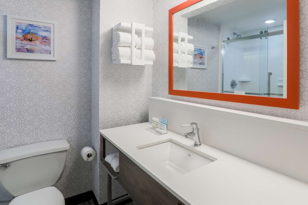 Standard Room, 2 Double Beds, Non Smoking (Accessible with Tub) - Photo 6