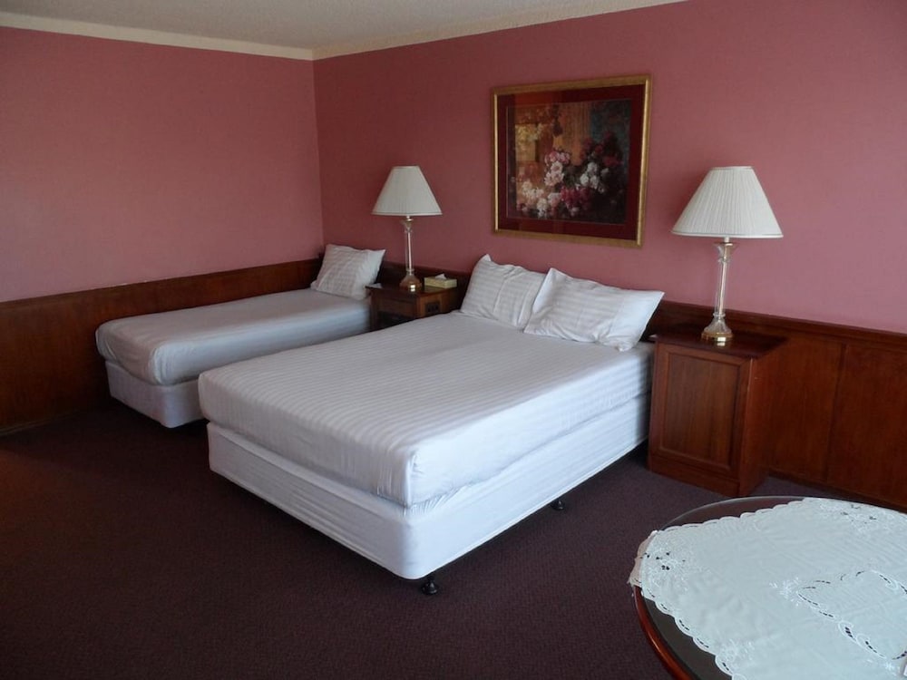 Twin Room, Multiple Beds photo 1