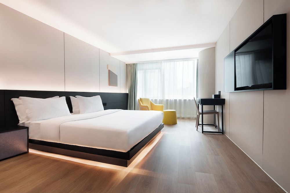 Luxury Room, 1 King Bed, City View photo 1