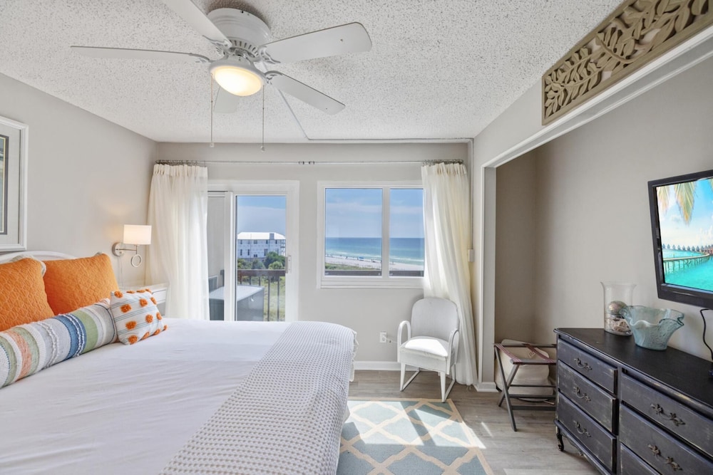 Condo, Multiple Beds (Pinnacle Port 304A )