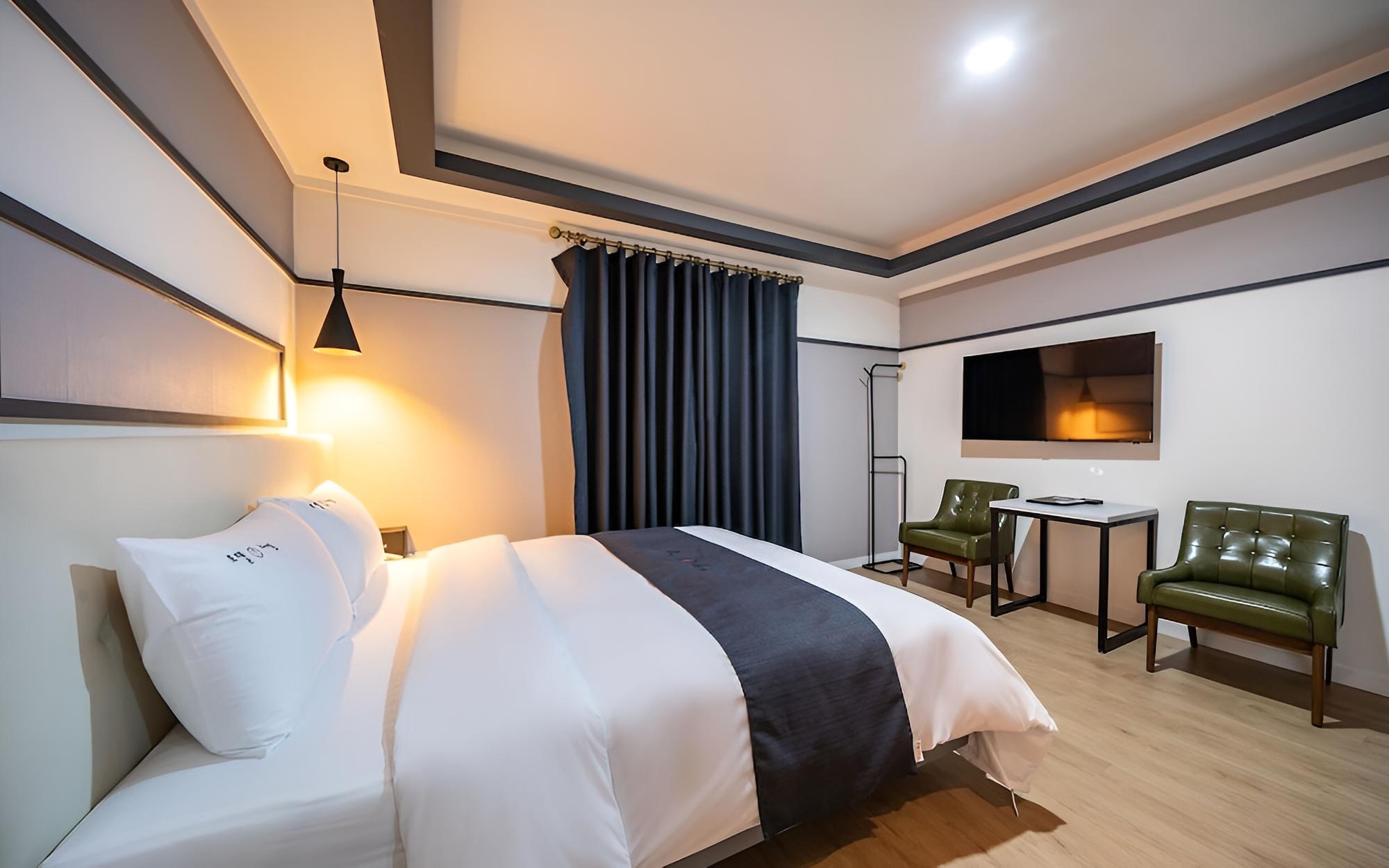 Room (Standard) - Photo 7