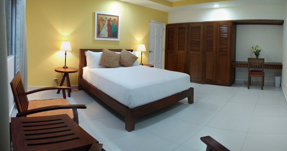 Deluxe Room, 1 Queen Bed photo 1