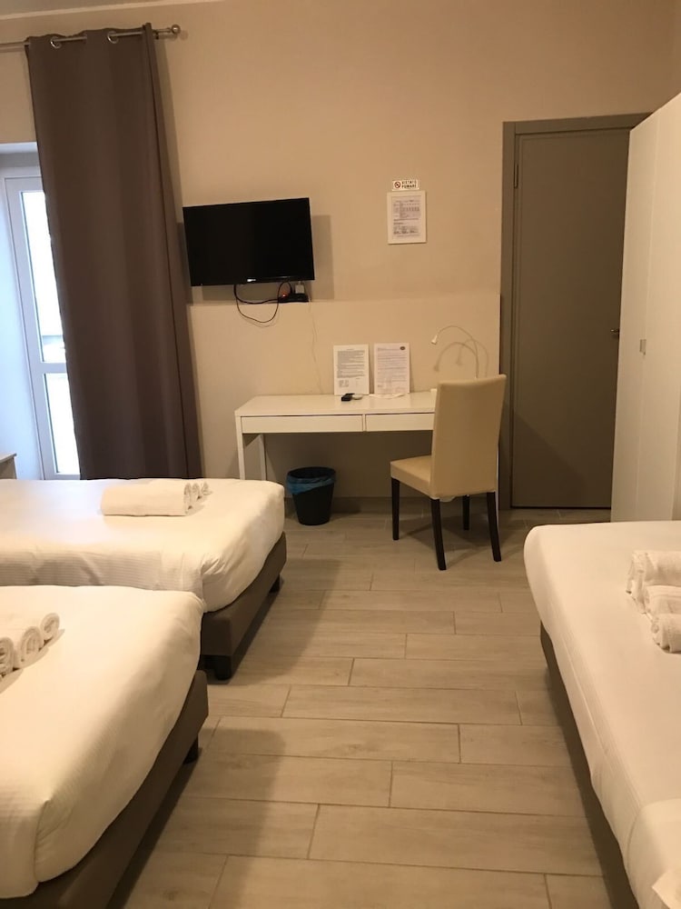 Classic Triple Room photo 2