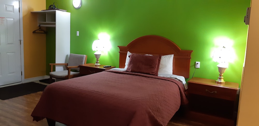 Standard Studio Suite, 1 Queen Bed photo 1