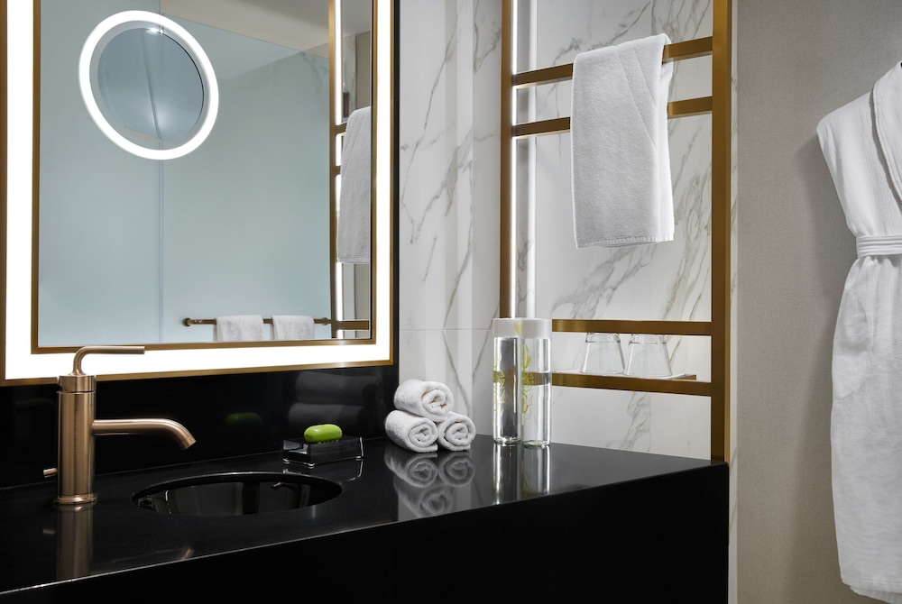 Deluxe Room, 2 Double Beds (Deluxe Double) - Photo 4