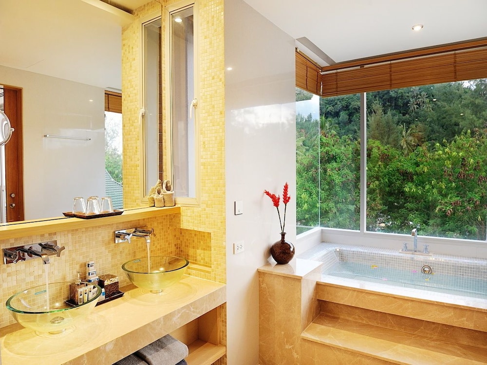 1 Bedroom Crystal Sand Suite photo 3