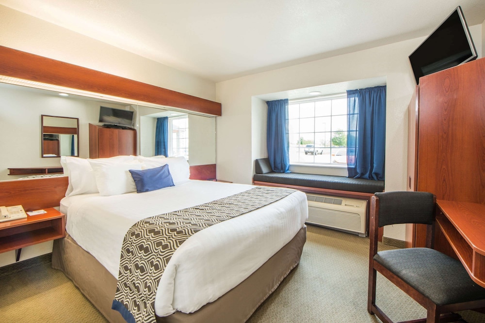 Suite, 1 King Bed, Non Smoking (Second Floor) photo 1