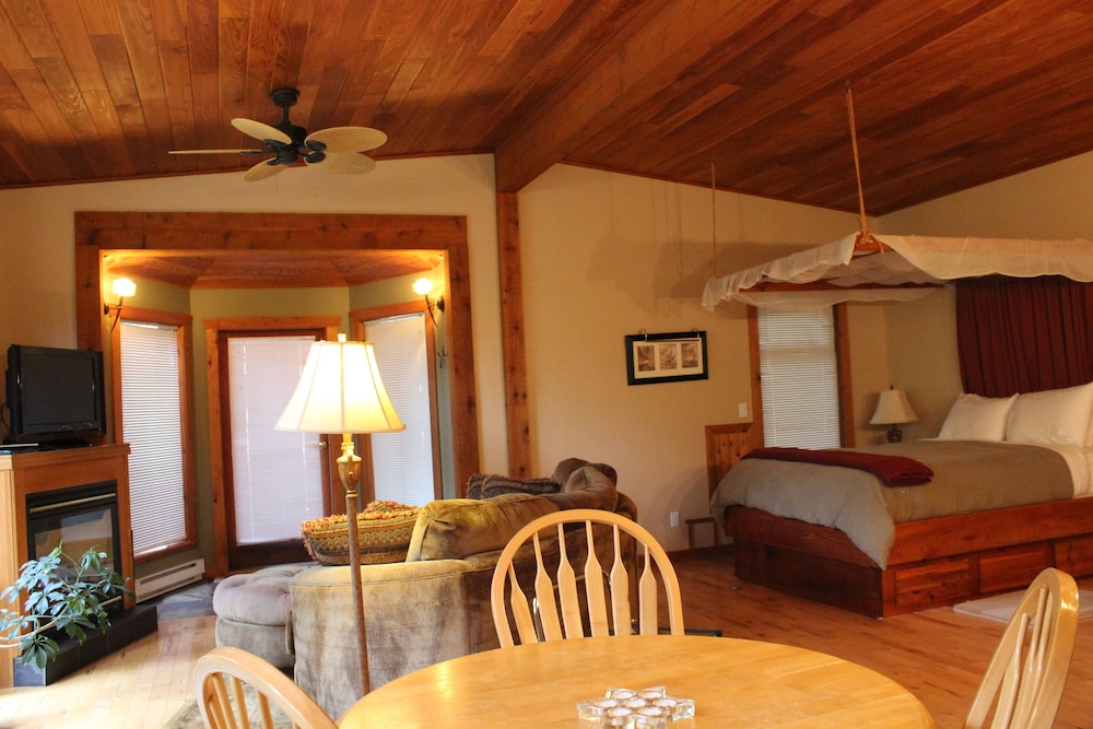 Traditional Suite, Kitchenette, Garden View photo 3