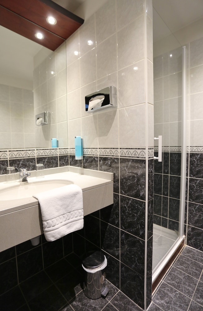 Deluxe Room, 1 Queen Bed, Kitchenette (Larger Room) - Photo 8