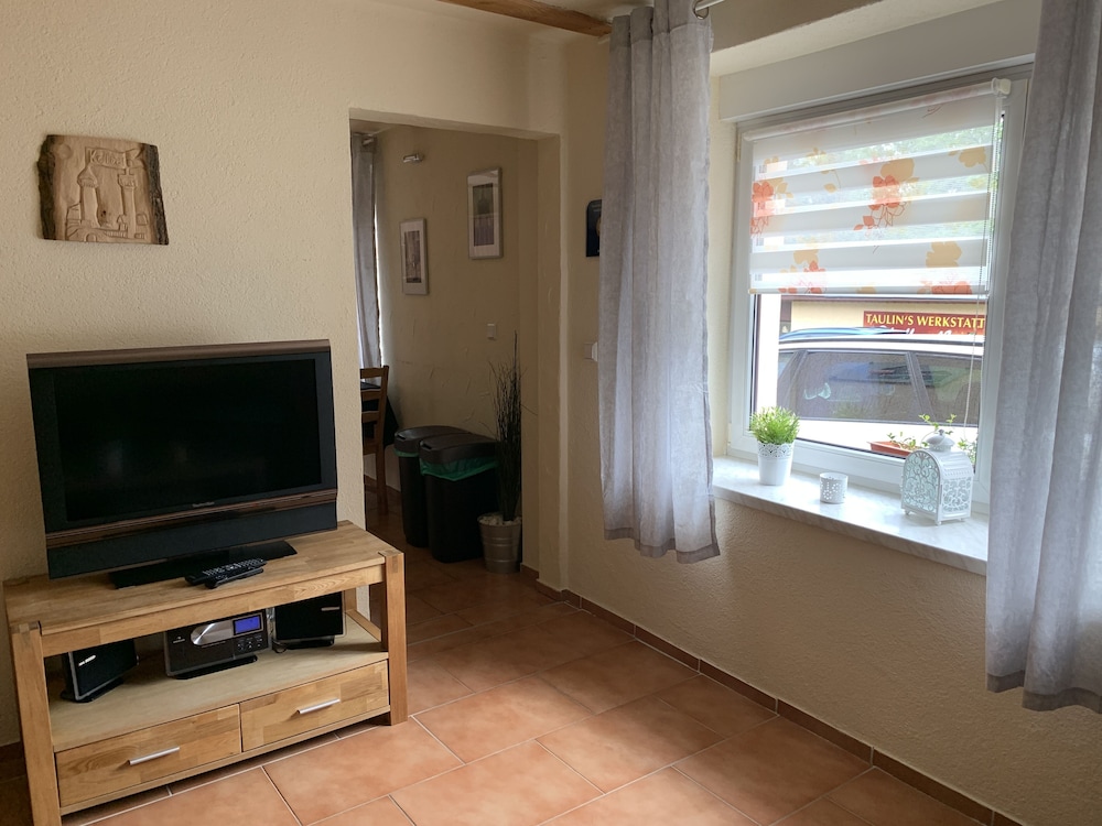 Basic Apartment, 2 Bedrooms, Non Smoking, Mountain View photo 3