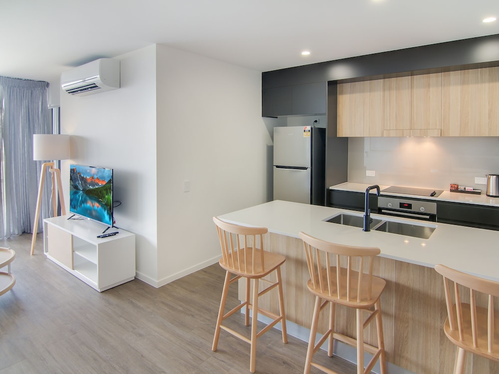 2 Bedroom Apartment with Pool View photo 3