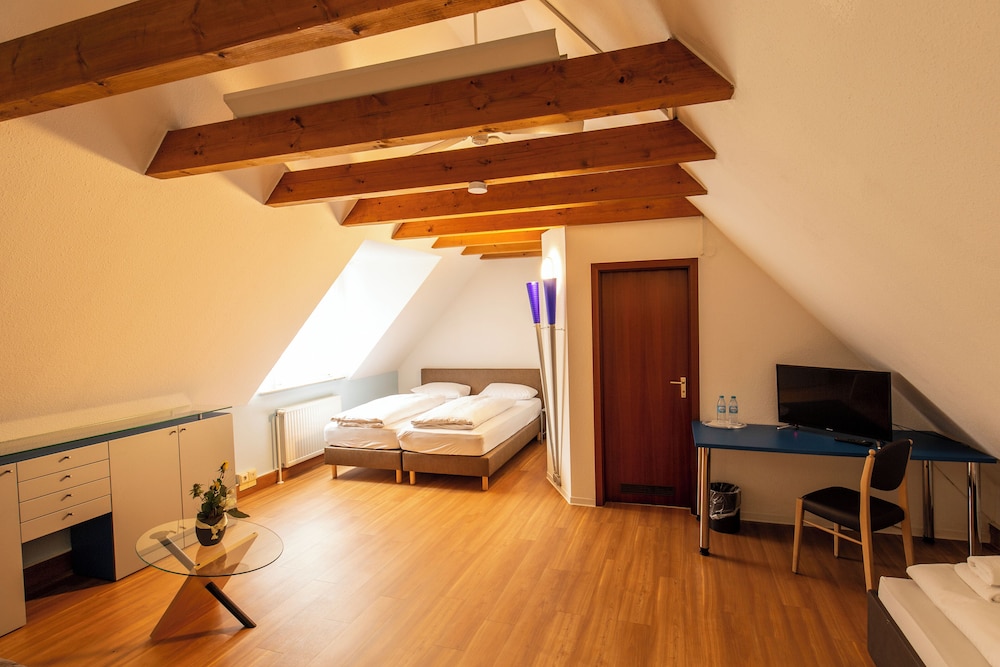 Family Quadruple Room, Courtyard View photo 3