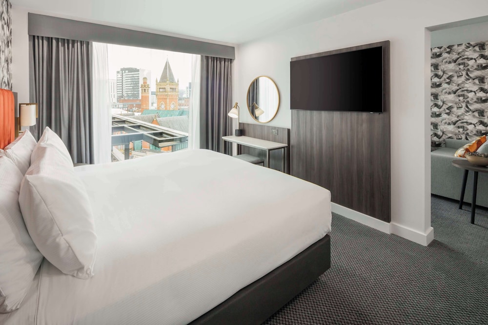 Suite, 1 King Bed, City View - Photo 4