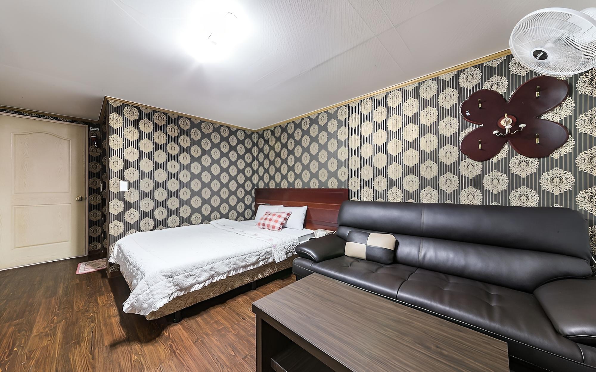 Room (Western-style (Standard room)) - Photo 5