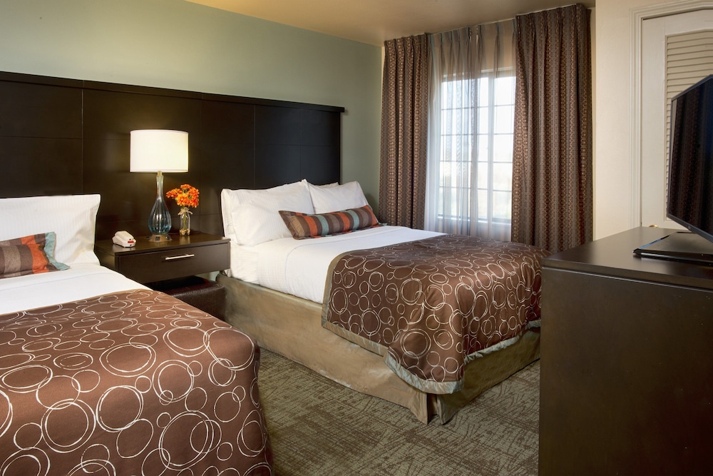 Suite, 2 Bedrooms (1 Queen, 2 Double Beds) - Photo 6