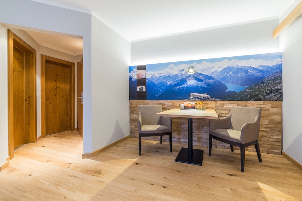 Suite, Balcony, Mountain View photo 2