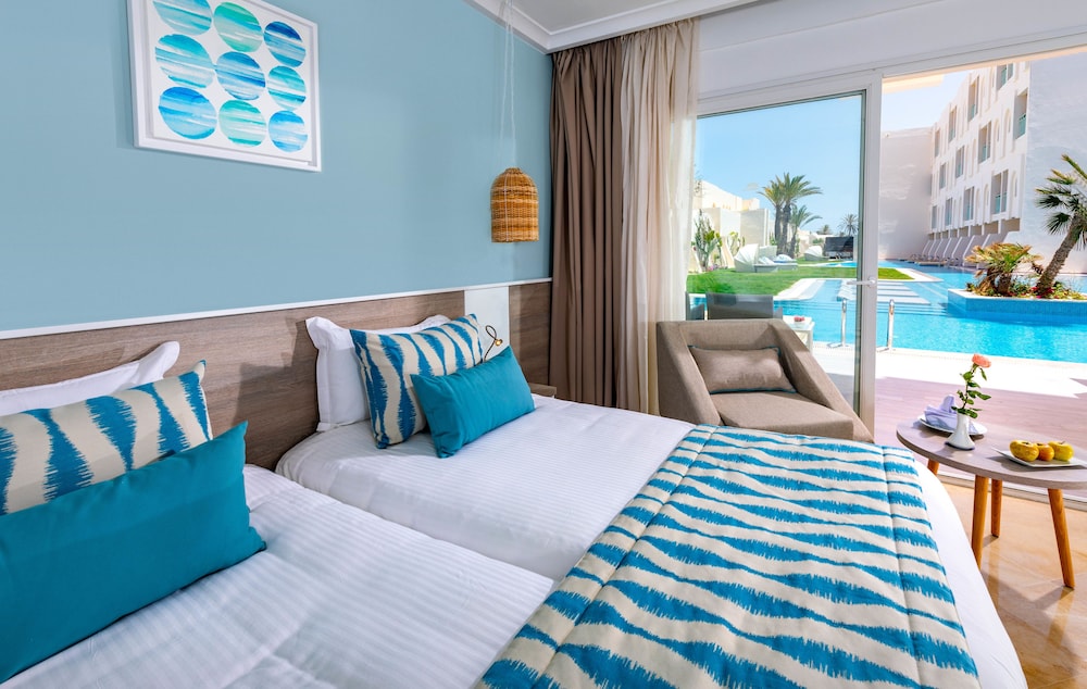 Swim Up room, Pool View