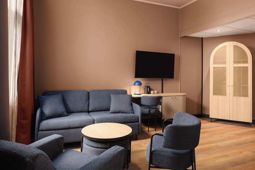 Family Room (Four) - Photo 2