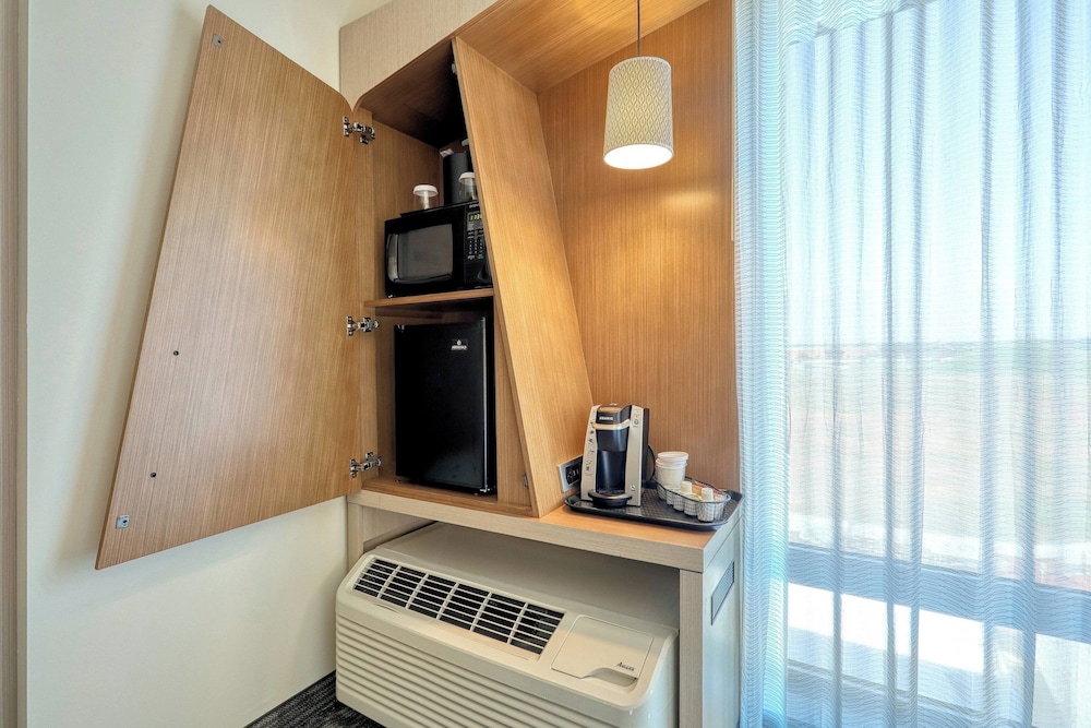 Room, 2 Queen Beds (Mobility/Hearing Accessible, Tub) photo 1