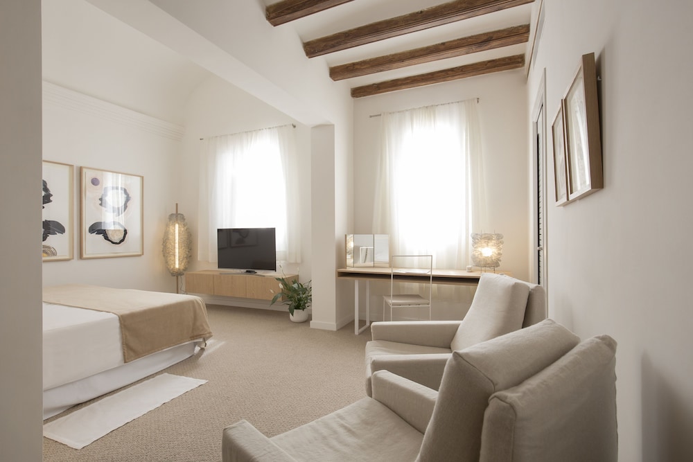 Premium Suite - Photo 7