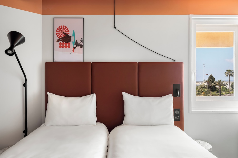 Standard Twin Room, 2 Twin Beds - Photo 6