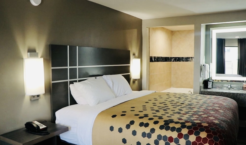 Room, 1 King Bed, Non Smoking (Jacuzzi) photo 1