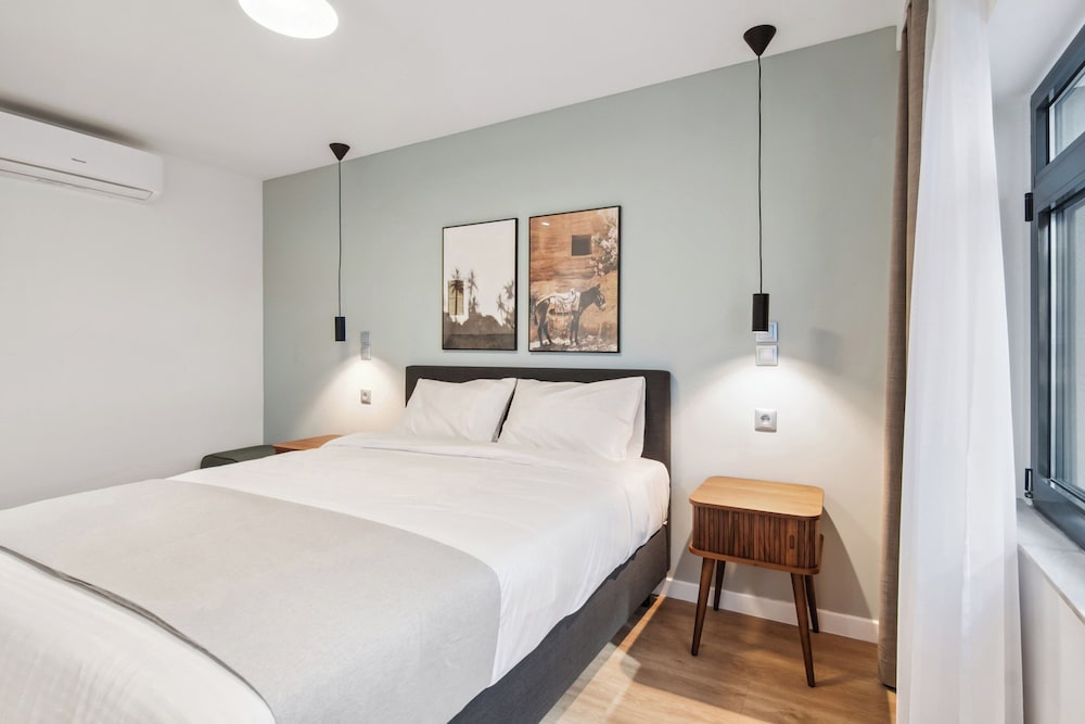 One-Bedroom Comfort Suite with Sofa Bed