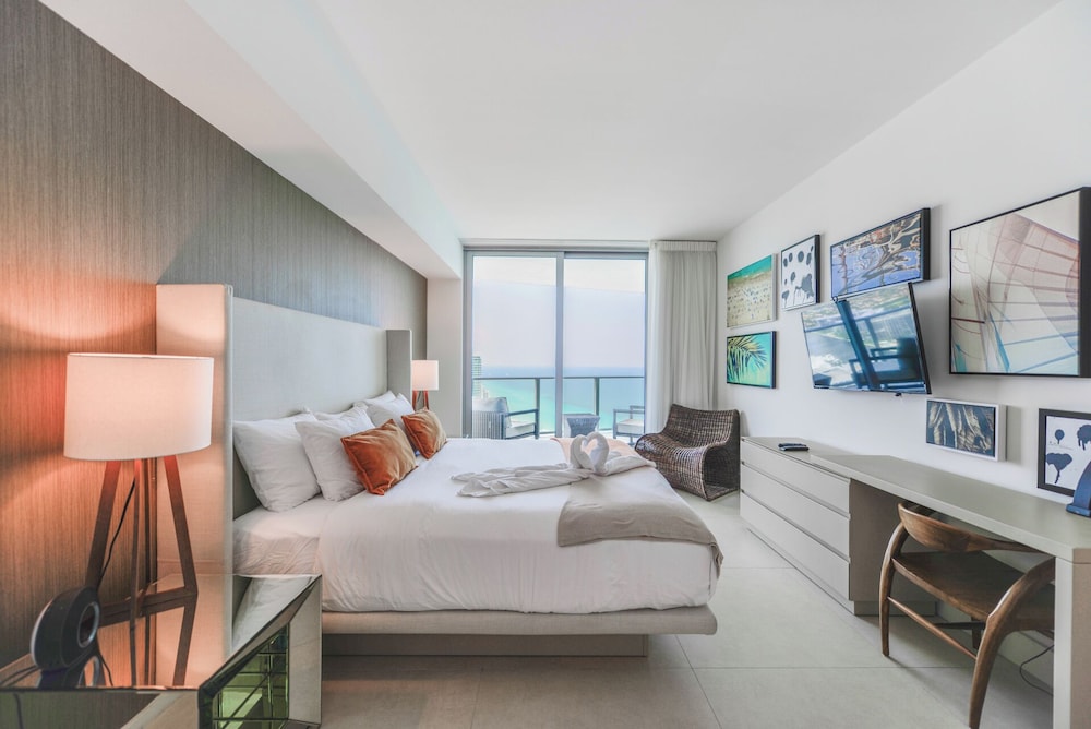 Luxury Condo, 1 Bedroom, Ocean View photo 2