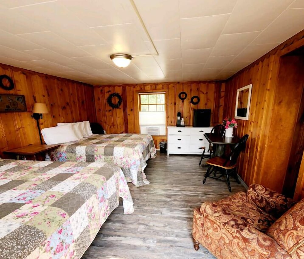 Standard Cabin, 2 Queen Beds photo 1