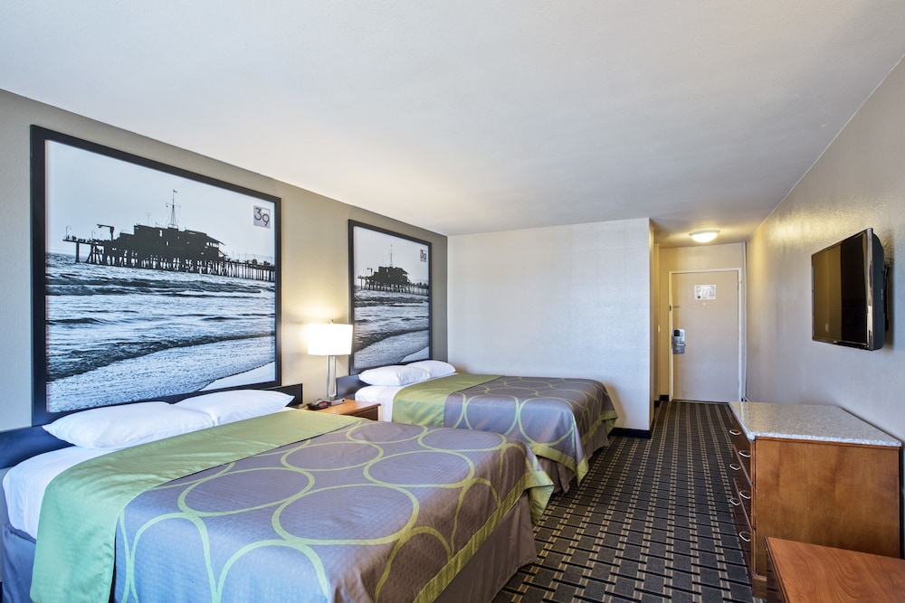 Standard Room, 2 Queen Beds, Non Smoking, Refrigerator & Microwave - Photo 3