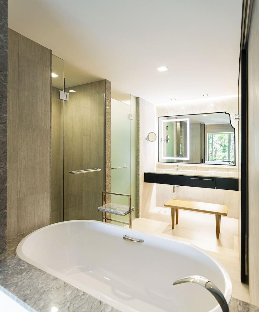Deluxe Room (2 Twin Beds) - Photo 7
