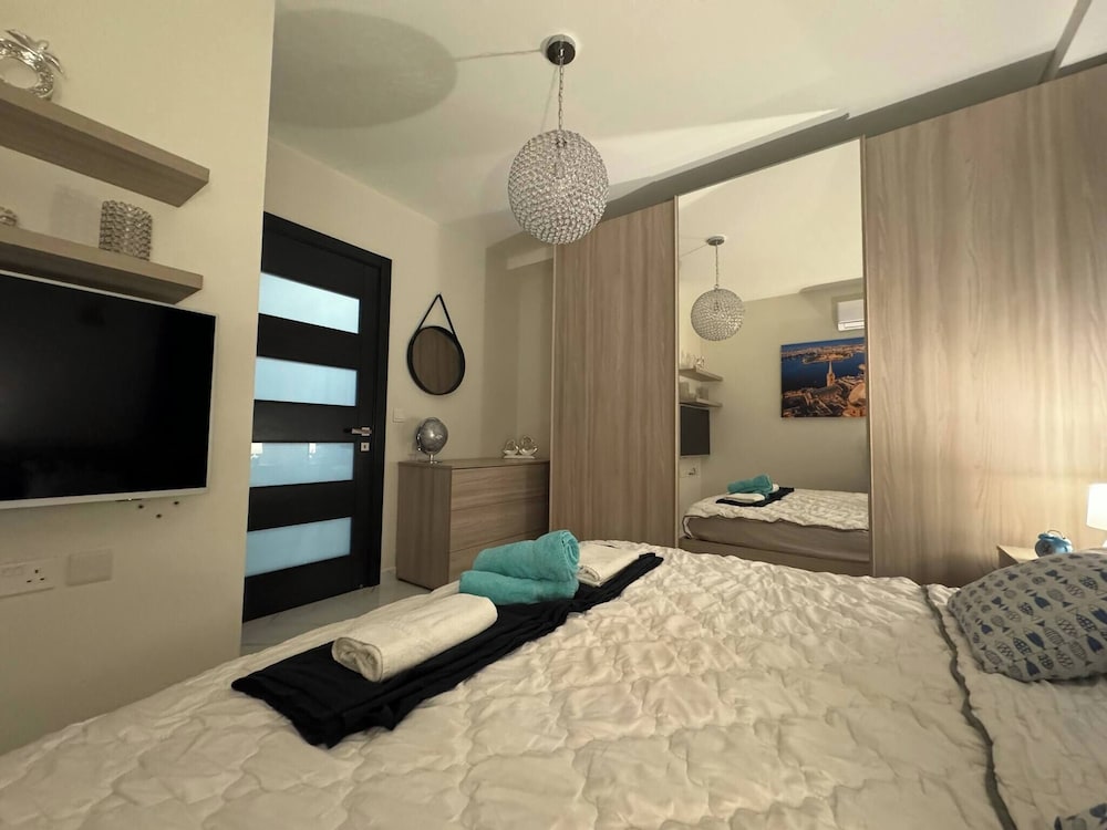 Apartment, 2 Bedrooms, Smoking