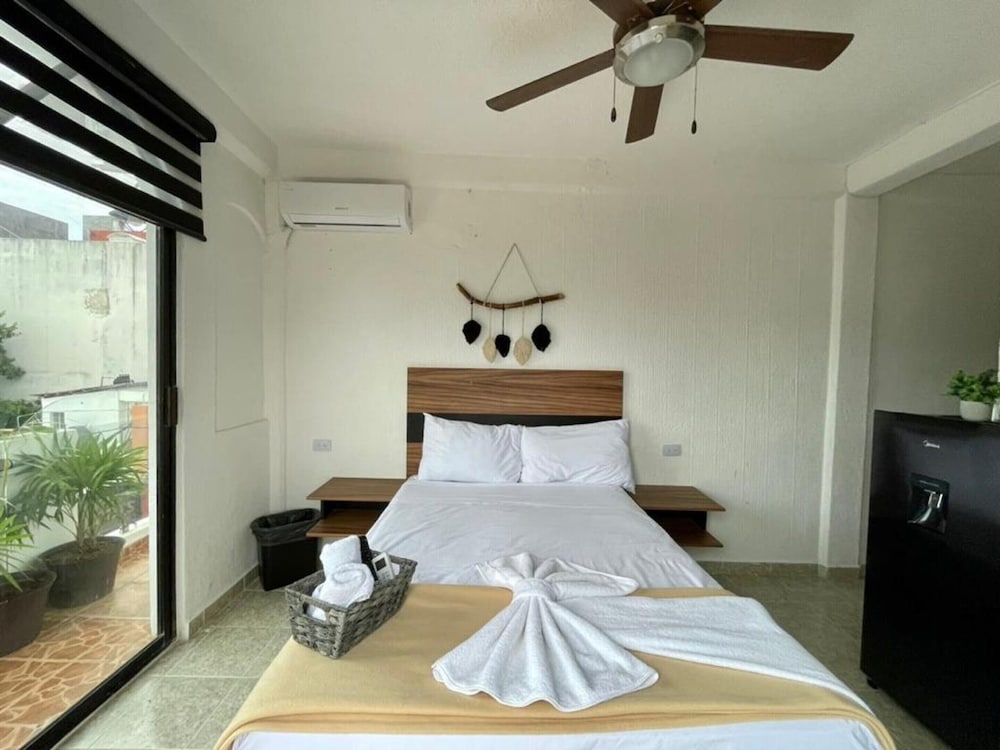 Panoramic Studio Suite, 1 Queen Bed photo 2
