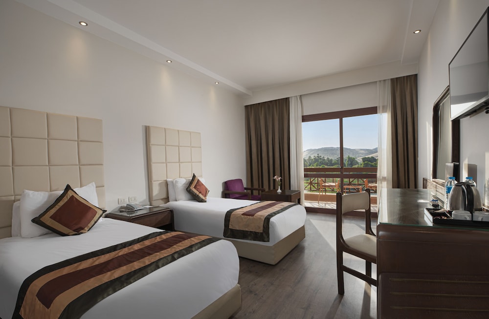 Standard Triple Room, Garden View - Photo 7