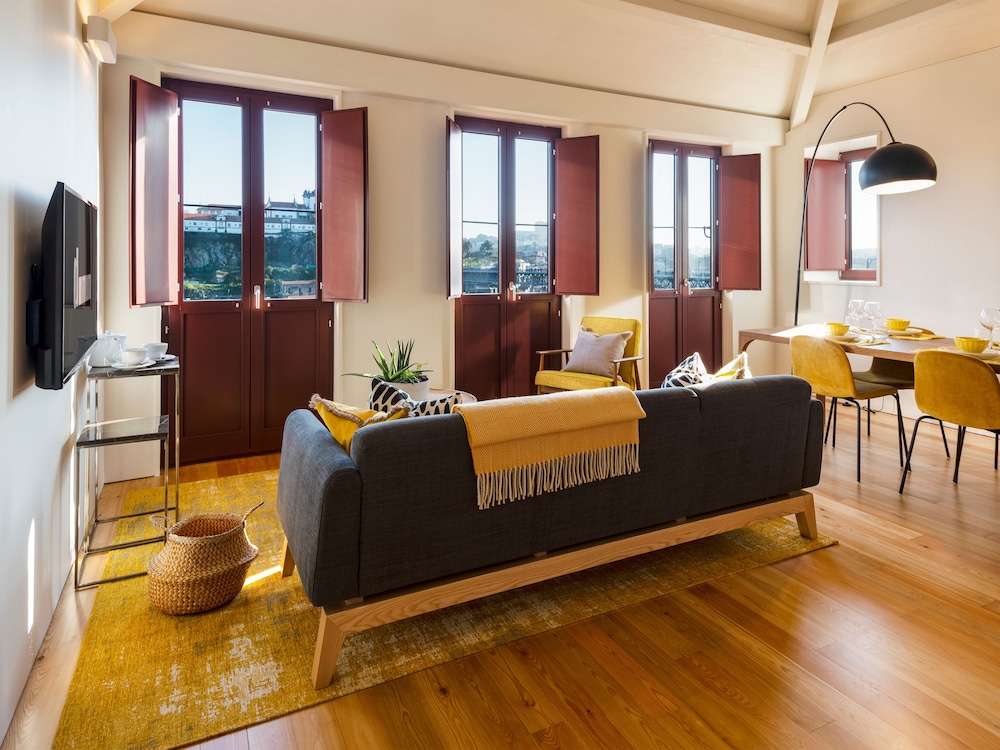 Panoramic Apartment, River View