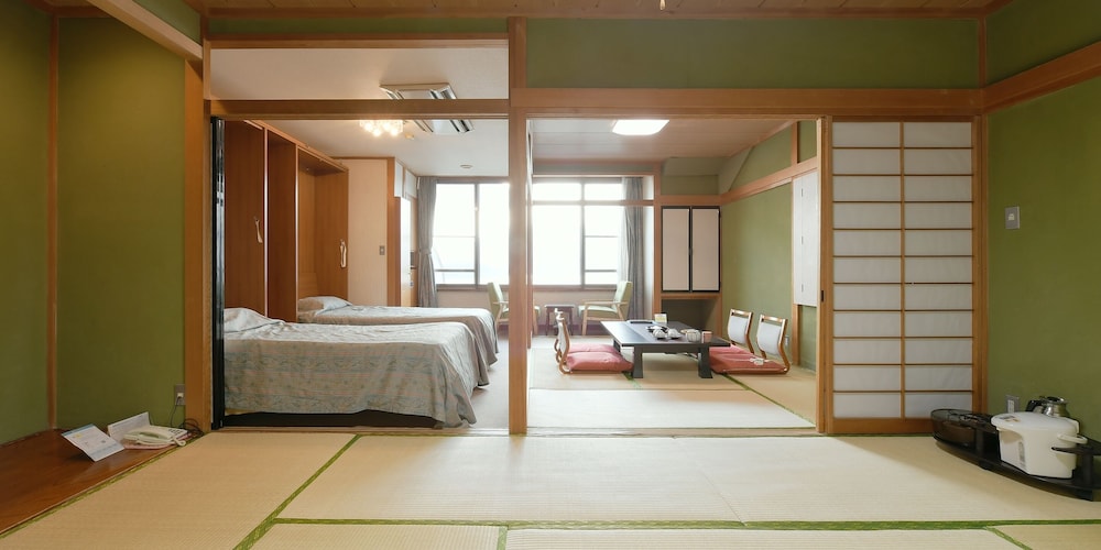 Twin Room, Non Smoking, Lake View photo 3