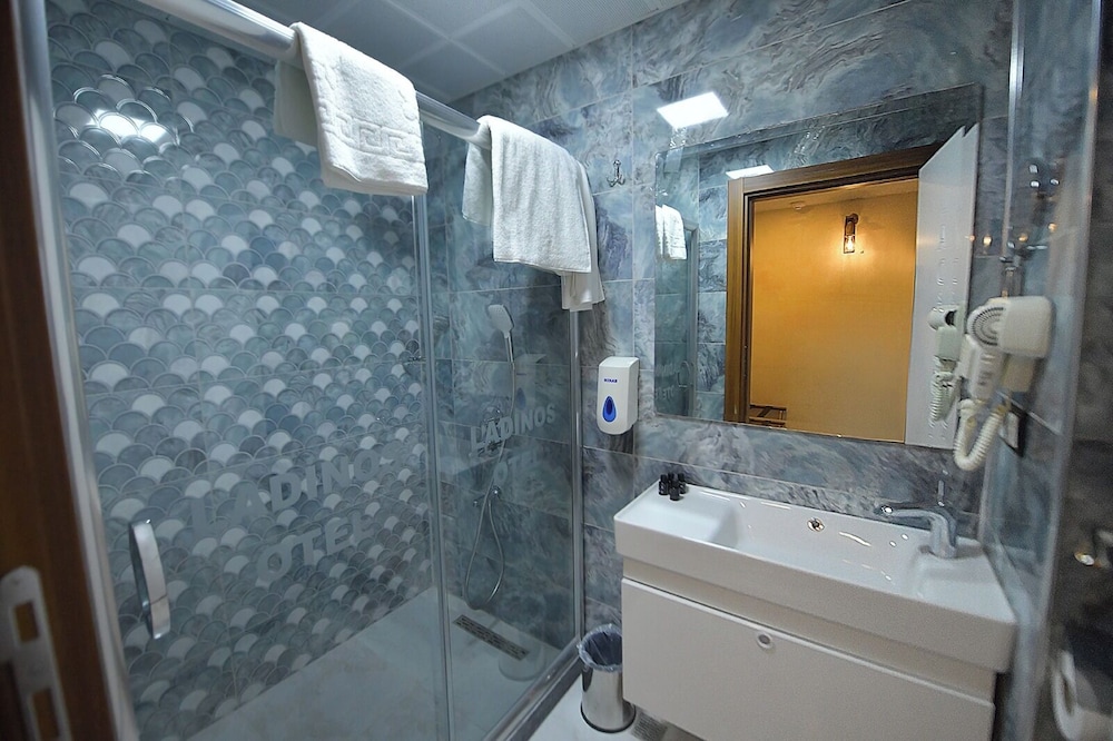 Standard Room photo 2