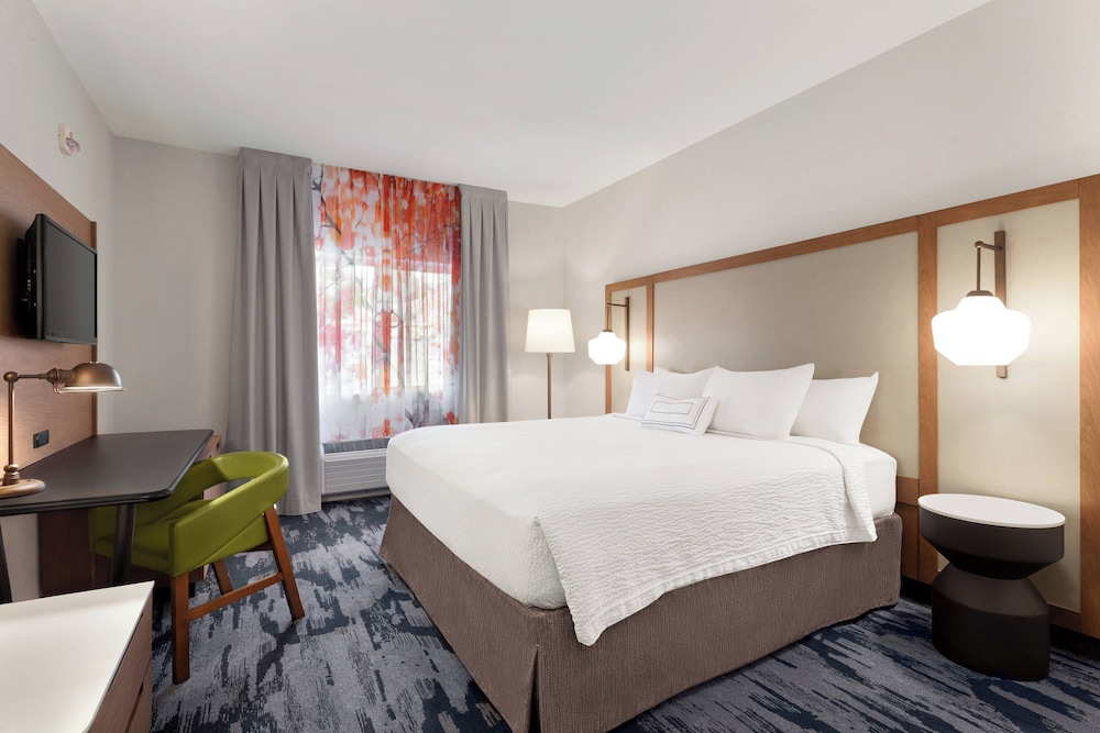 Room, 1 King Bed (Mobility/Hearing Access, Roll-In Shwr) - Photo 4