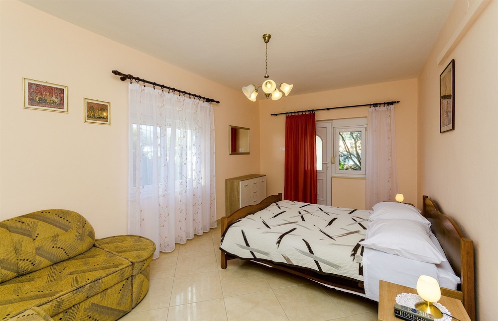 Apartment (A2)