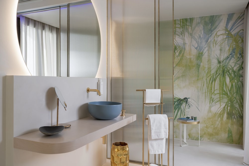 Suite - Photo 8